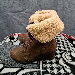 %Size 7 Women UGG Zea Brown Leather Shearling Wedge Lace-Up Boots / D1